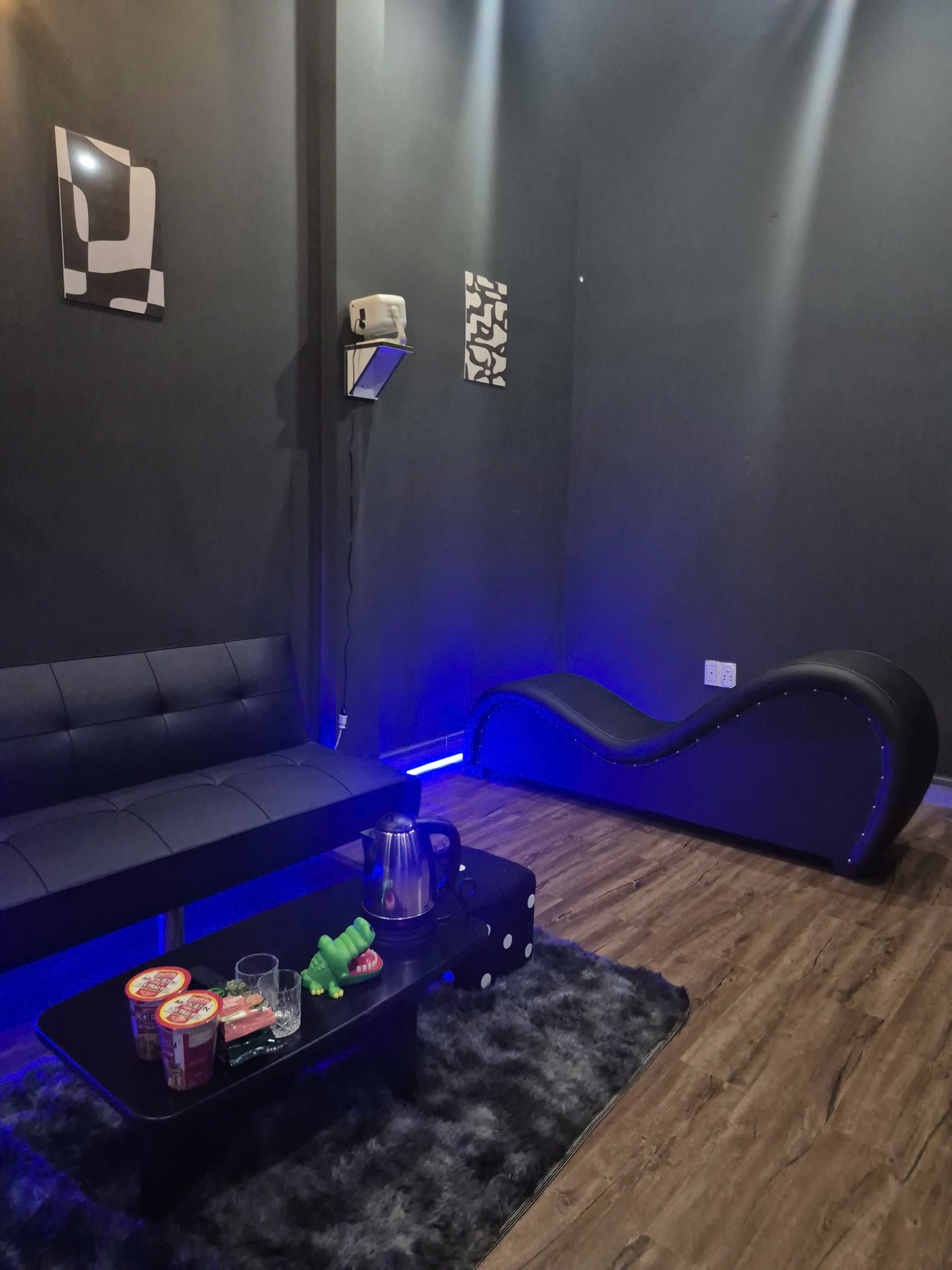 Room Thumb
