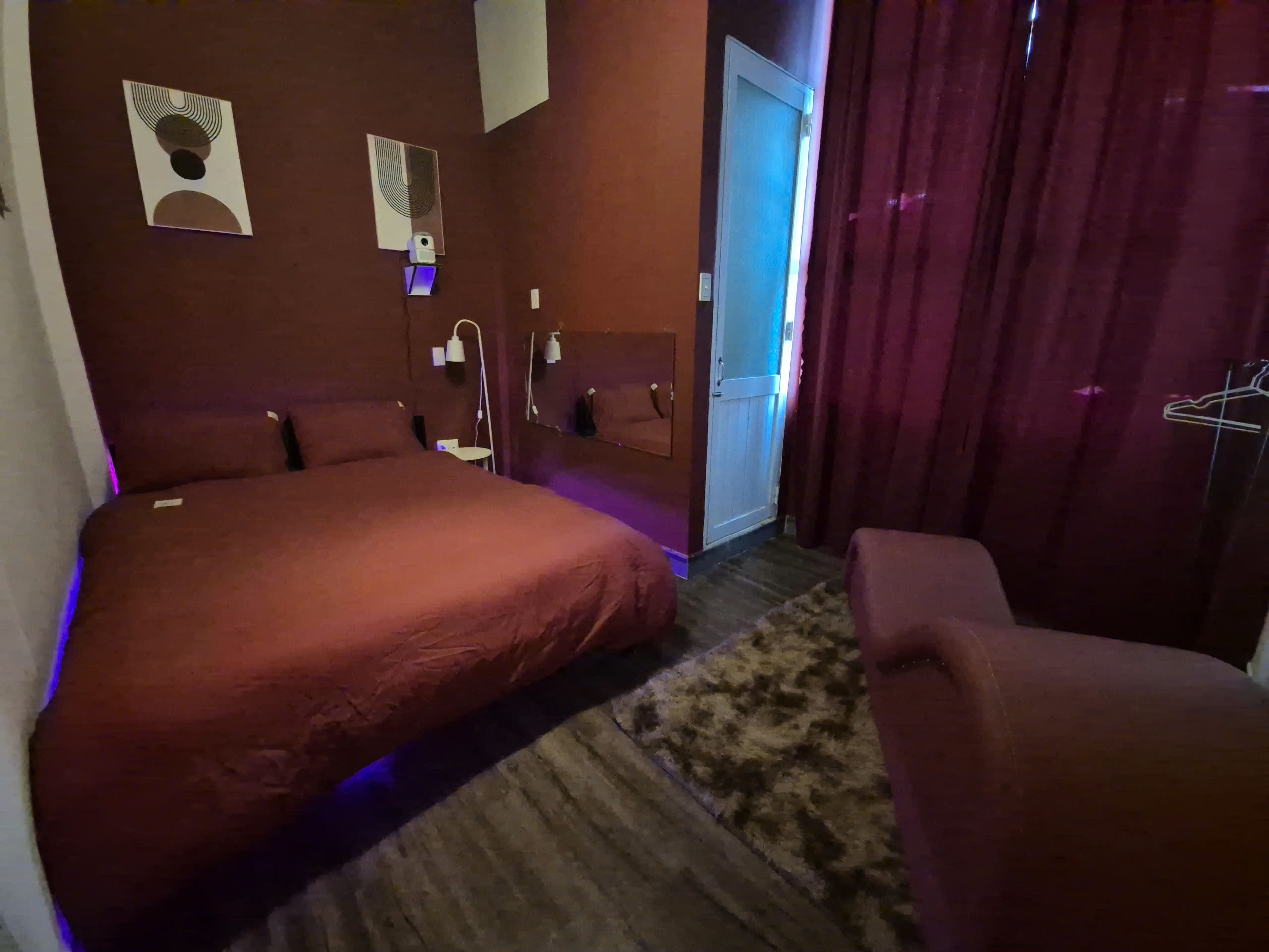 Room Thumb
